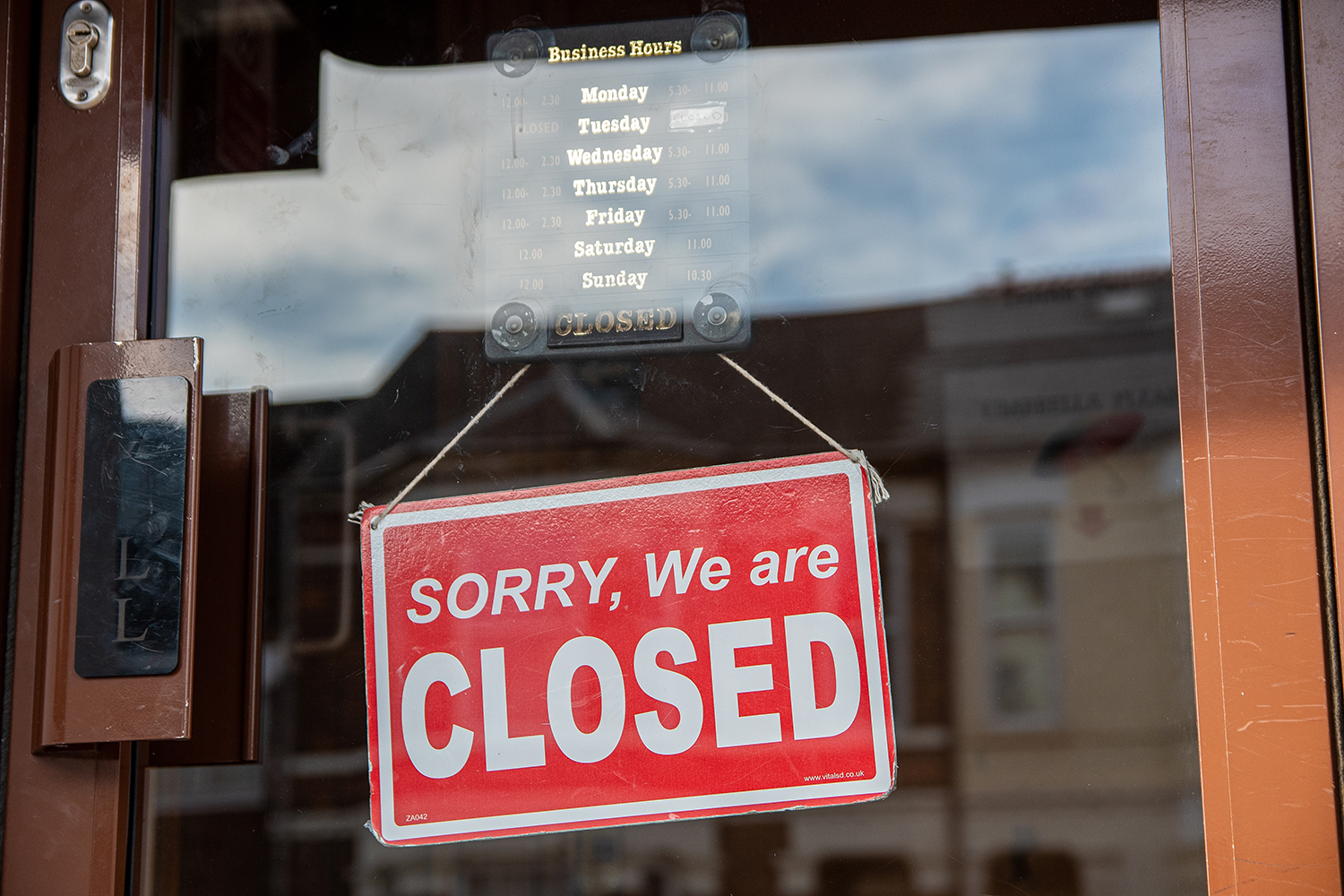 UK Restaurants pubs and cafes close down under coronavirus covid